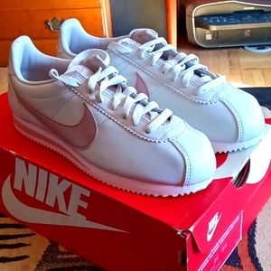 Nike Wmns Classic Cortez Leather